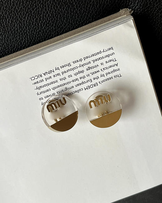 THS 7.13-无 缪家 透明亚克力金色logo耳夹 CU1212 商品图9