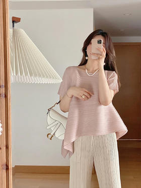 溯源团！纯色系列【优雅高级三宅褶皱穿搭专场】经典上衣、裤子、半裙一站式购齐！✅实穿性超高！气质独特秒变纸片人！✅面料舒适透气，柔软亲肤！✅包容性极好，对身材没有要求！褶皱自带高弹性不会变形