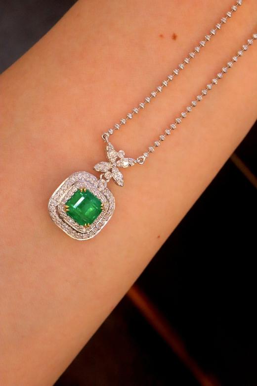 2.15ct 祖母绿项链 商品图3