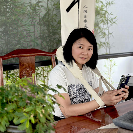 肩颈按摩仪，1:1还原真人揉捏斜方肌，仿人手虎口造型，充电无线多功能肩颈按摩器，礼盒包装，三大力度模式调控，多种按摩手法变换~无线设计2000mAh强续航，随时随地享受 商品图1