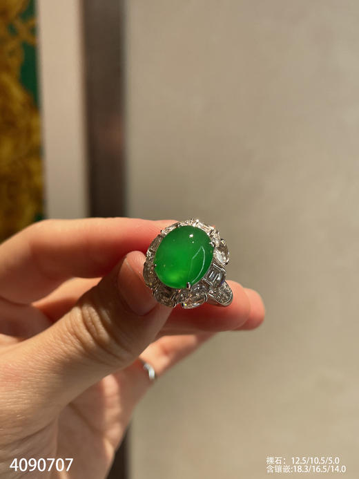 老坑玻璃种艳绿蛋面戒指【4090707】具体价格微信咨询 商品图1