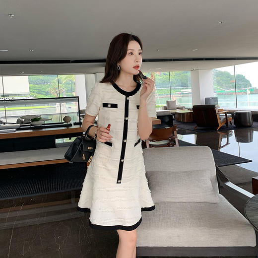 [奢姿轻奢系列]撞色肌理感连衣裙大码女装夏季新款胖妹妹时尚裙子8942826481 商品图1