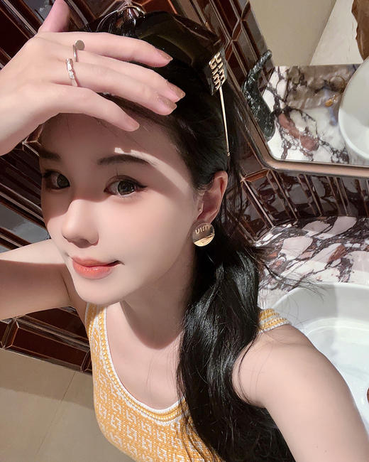 THS 7.13-无 缪家 透明亚克力金色logo耳夹 CU1212 商品图3