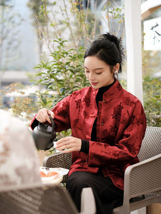 盛唐牡丹 |红色漳绒蝴蝶牡丹纹外套 商品图0