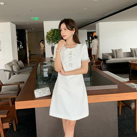 [奢姿轻奢系列]大码女装2024夏季蝴蝶结装饰裙子胖妹妹时尚连衣裙8942890156 商品图1