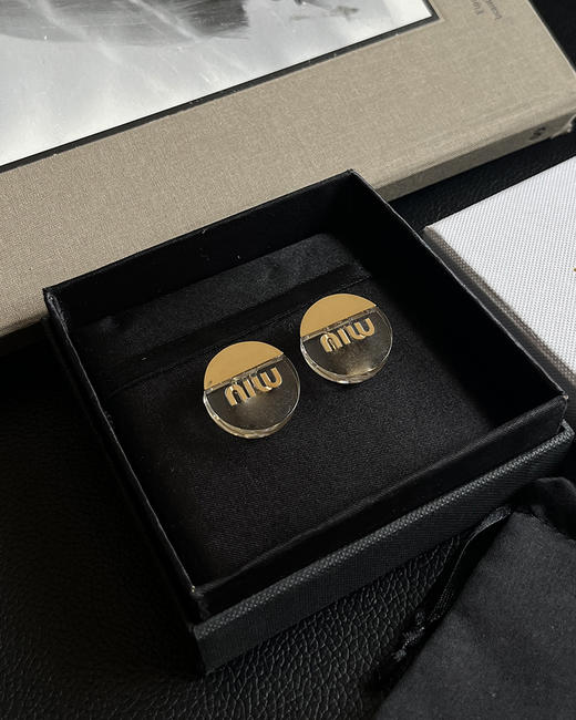 THS 7.13-无 缪家 透明亚克力金色logo耳夹 CU1212 商品图5