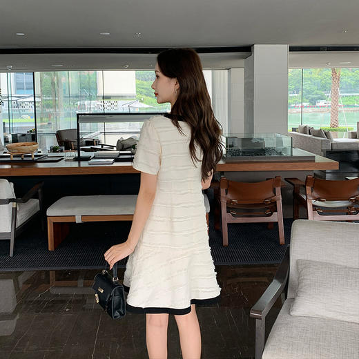 [奢姿轻奢系列]撞色肌理感连衣裙大码女装夏季新款胖妹妹时尚裙子8942826481 商品图4