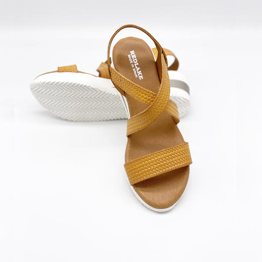 断码特价38码——西班牙原产时尚超舒适轻便女士皮凉鞋N975黄色（超轻款） 商品图4