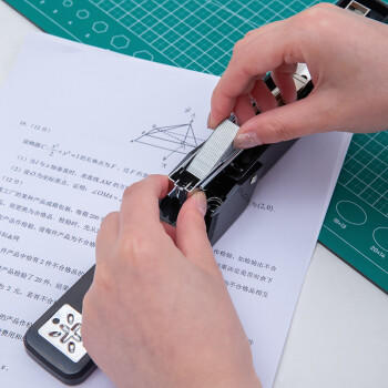 得力（deli）【热门商品】12#50页旋转式订书机 厚层订书器 中缝装订可拆办公用品 黑色0414S 商品图7