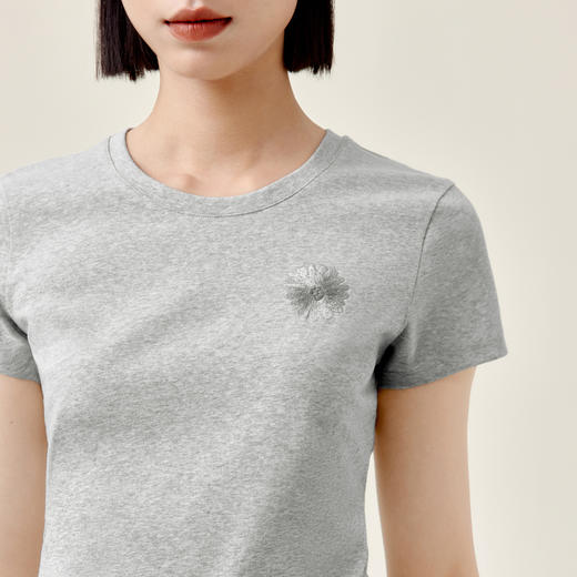 【商场同款】伊芙丽圆领修身舒适T恤1F4300281 商品图2