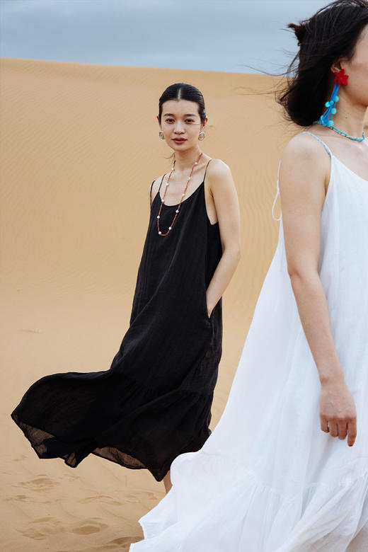 绽放492朵【黑白灰系列·半夏】天丝苎麻连衣裙皱纹轻薄系吊带裙 商品图5