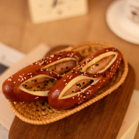 黑胡椒热狗碱水