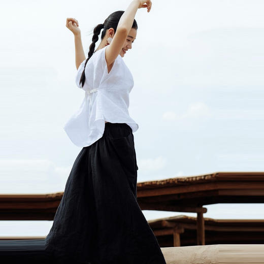 绽放463朵【黑白灰系列·麦兜】砂洗亚麻大裙摆设计感口袋半身裙 商品图1