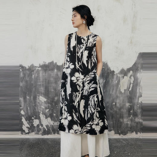 * 绽放489朵【黑白灰系列·女主角】宽松微A显瘦亚麻圆领无袖背心裙 商品图1