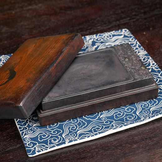 清 退谷老人款云纹带眼敞池端砚（红木砚盒） 商品图0