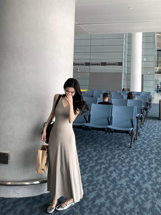 Read Nameless /奶茶色挂脖超弹吊带裙 商品图1