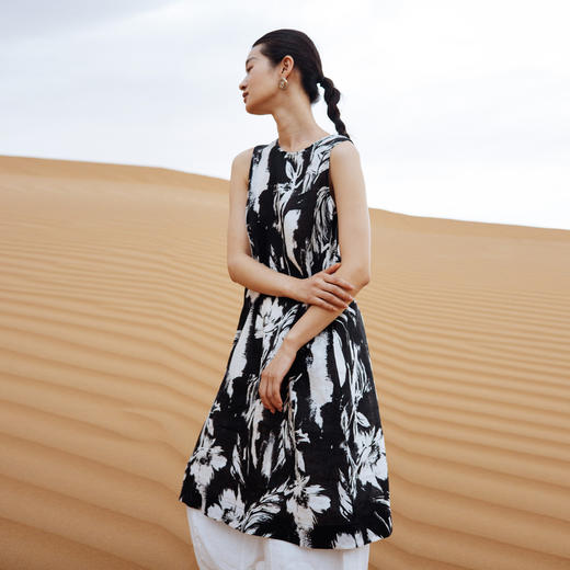 * 绽放489朵【黑白灰系列·女主角】宽松微A显瘦亚麻圆领无袖背心裙 商品图0