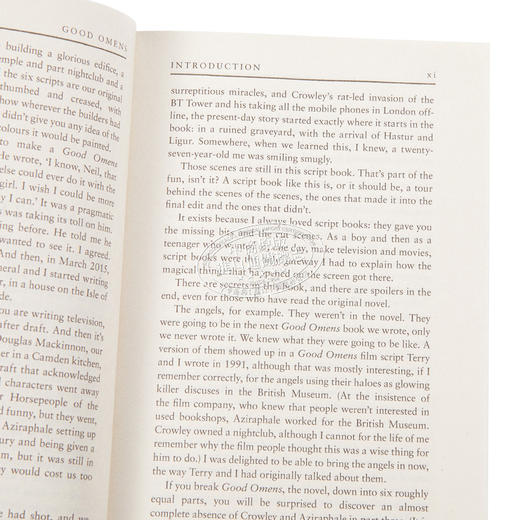 【中商原版】 好兆头剧本书 The Quite Nice and Fairly Accurate Good Omens Script Book 英文原版 Neil Gaiman 影视 商品图3