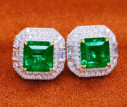 1.67ct 祖母绿耳钉 商品图3