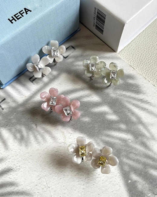 现货 THS7.13-  7.8-无 hefang家 太懂女生 小苍兰戒指 花簇锁骨链  项链 白鸢尾耳饰 12款可选 CU1080 商品图1