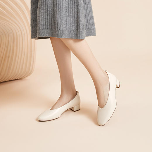 【静音系列】千百度中跟羊皮单鞋女秋季裸色小香风晚晚鞋A24482702 商品图2