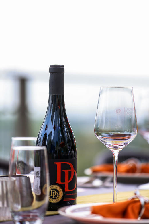 【第二件0元】Dowie Doole 都度 西拉歌海娜 葡萄酒 750ml  买即赠送礼袋*1+海马刀*1 年份随机发 商品图3