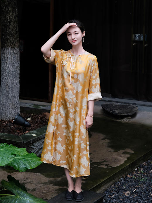 盛唐婧 |折枝玫瑰真丝缎提花钉珠连衣裙 商品图0