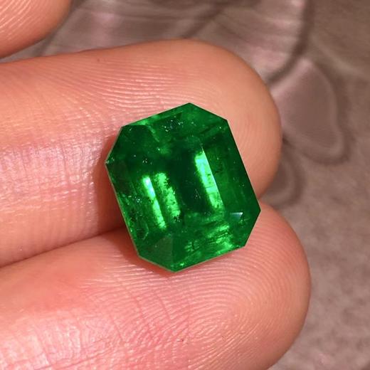 3.83ct 祖母绿裸石 商品图3