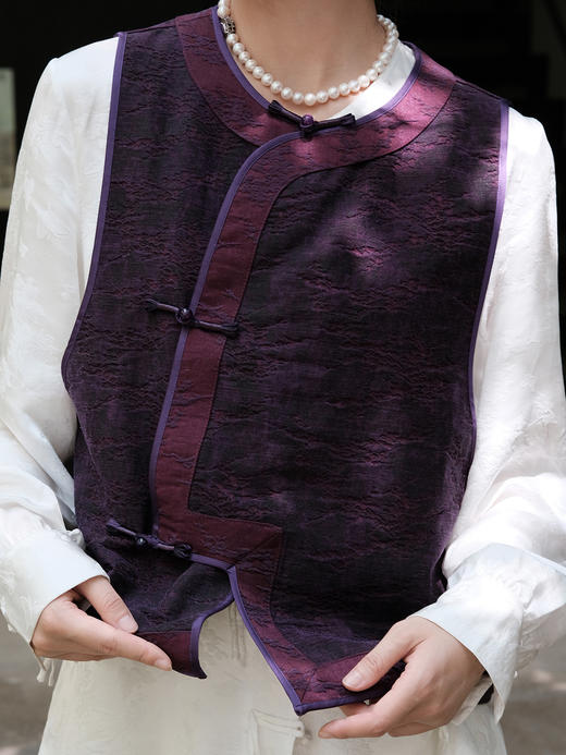 盛唐婧 |真丝香云纱琵琶襟马甲-兰紫色 商品图3