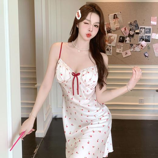 【纯欲风❗️性感甜美吊带睡裙】舒适到像裸穿，自带胸垫，免穿文胸内衣❗️睡衣女冰丝带胸垫印花丝绸新款家居服 商品图1