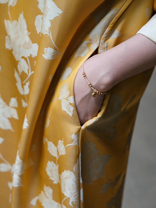 盛唐婧 |折枝玫瑰真丝缎提花钉珠连衣裙 商品图1