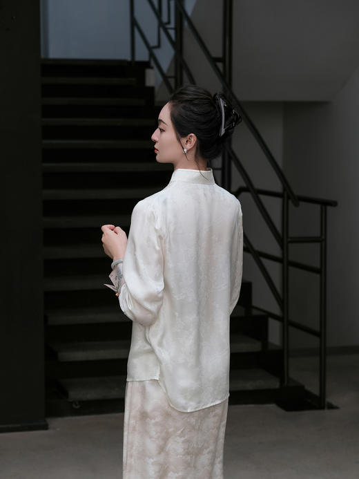 盛唐婧 |真丝花罗梅花纹直襟上衣 商品图2