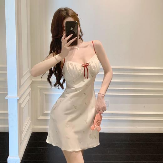 【纯欲风❗️性感甜美吊带睡裙】舒适到像裸穿，自带胸垫，免穿文胸内衣❗️睡衣女冰丝带胸垫印花丝绸新款家居服 商品图3