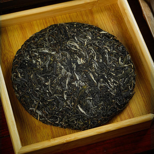 【七星千羽孔雀】2024年从经典走向经典，创造新的老味‘孔雀’普洱茶生茶357克/饼 拍5发6 商品图2