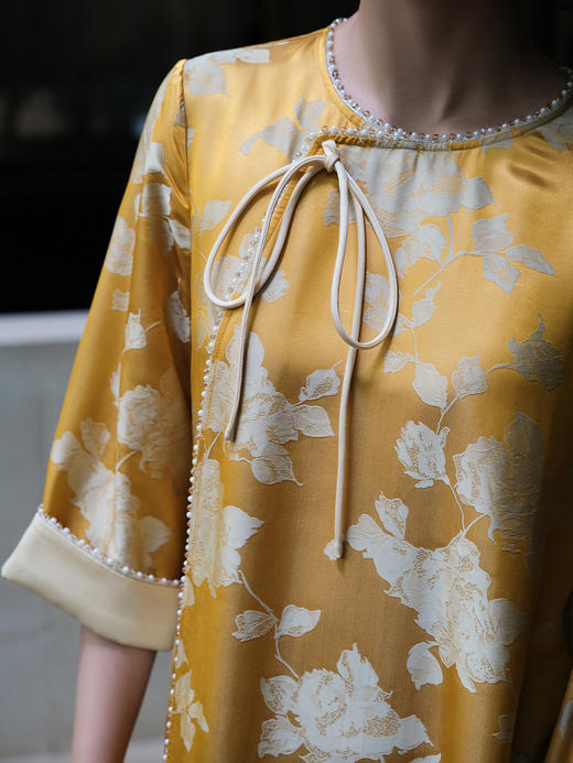 盛唐婧 |折枝玫瑰真丝缎提花钉珠连衣裙 商品图2