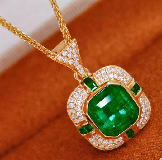 2.05ct 祖母绿吊坠 商品图0