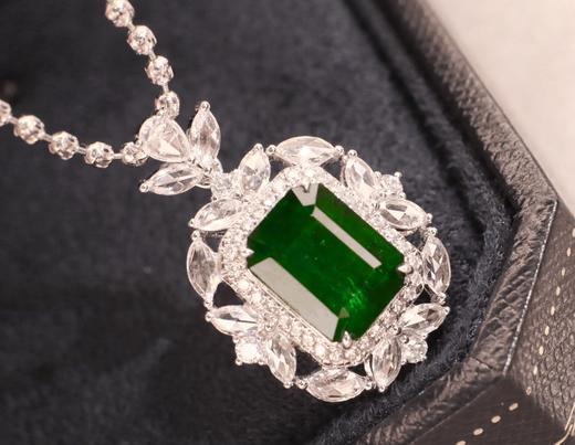 3.23ct 祖母绿吊坠 商品图3