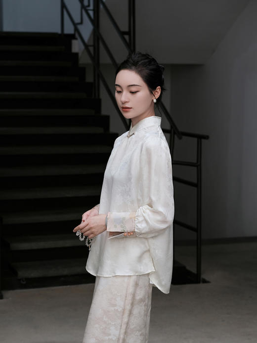 盛唐婧 |真丝花罗梅花纹直襟上衣 商品图1