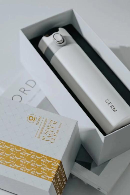GERM格沁和光智能数显保温杯 沁白 商品图0