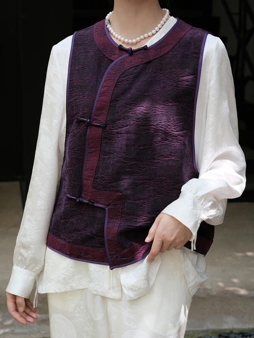 盛唐婧 |真丝香云纱琵琶襟马甲-兰紫色 商品图2