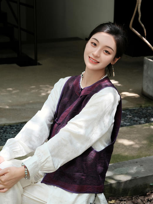 盛唐婧 |真丝香云纱琵琶襟马甲-兰紫色 商品图1