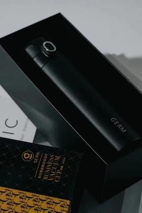 GERM格沁和光智能数显保温杯 谧黑