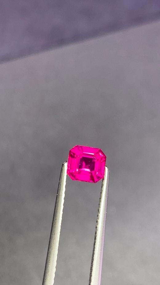 1.02ct 紫蓝宝裸石 商品图1