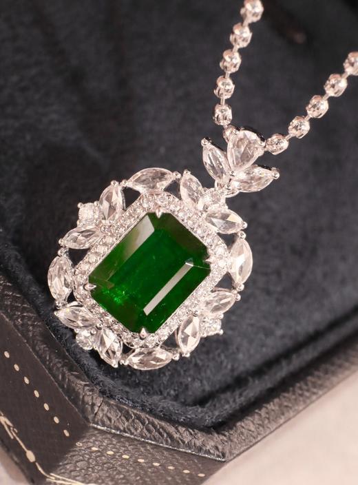 3.23ct 祖母绿吊坠 商品图0