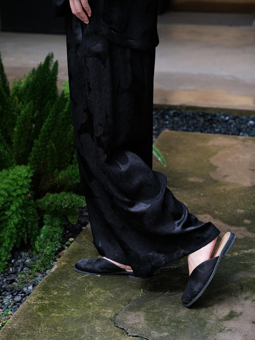 盛唐婧 |真丝冠乐皱烟墨直筒裤 商品图1