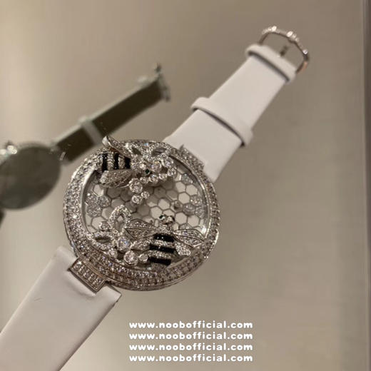 卡地亚C家白色小蜜蜂🐝创意宝石系列
🐝当时看到第一眼就觉得超级可爱！喜欢的赶快拿下吧！整只蜜蜂都是纯手工缝制施华洛钻！光是蜜蜂的大小就调了N次！搭配正品一致的ETA出进口瑞士石英机芯 商品图11