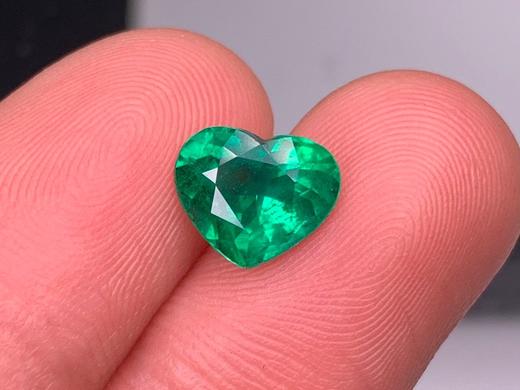 1.35ct 祖母绿裸石 商品图0