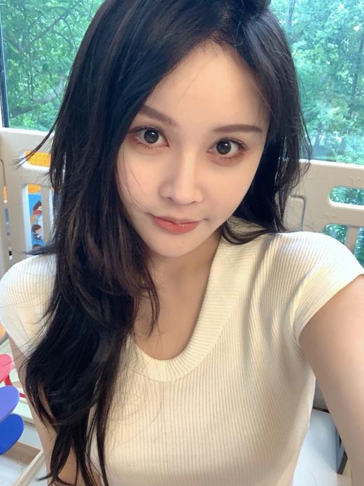 Read Nameless /白色v翻领露背短袖+韩国碎花拼接雪纺边半裙 商品图7