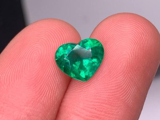 1.35ct 祖母绿裸石 商品图1