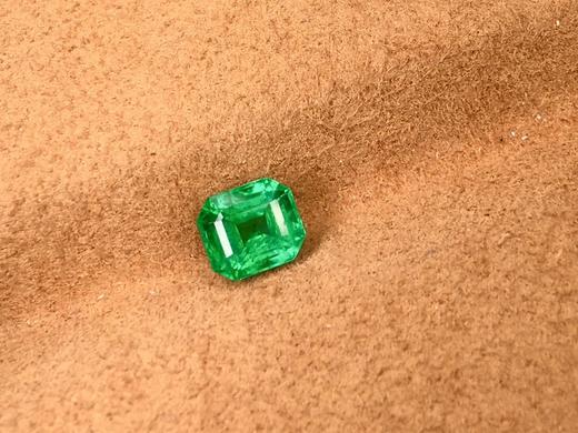 0.79ct 祖母绿裸石 商品图3